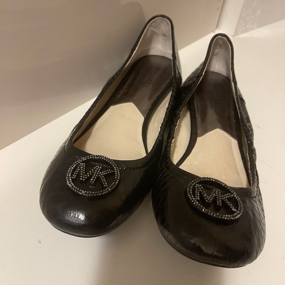 Michael Kors Fulton Black Quilted
Leather Ballet Flat Shoes Silver MK.brand new - Picture 13 of 16